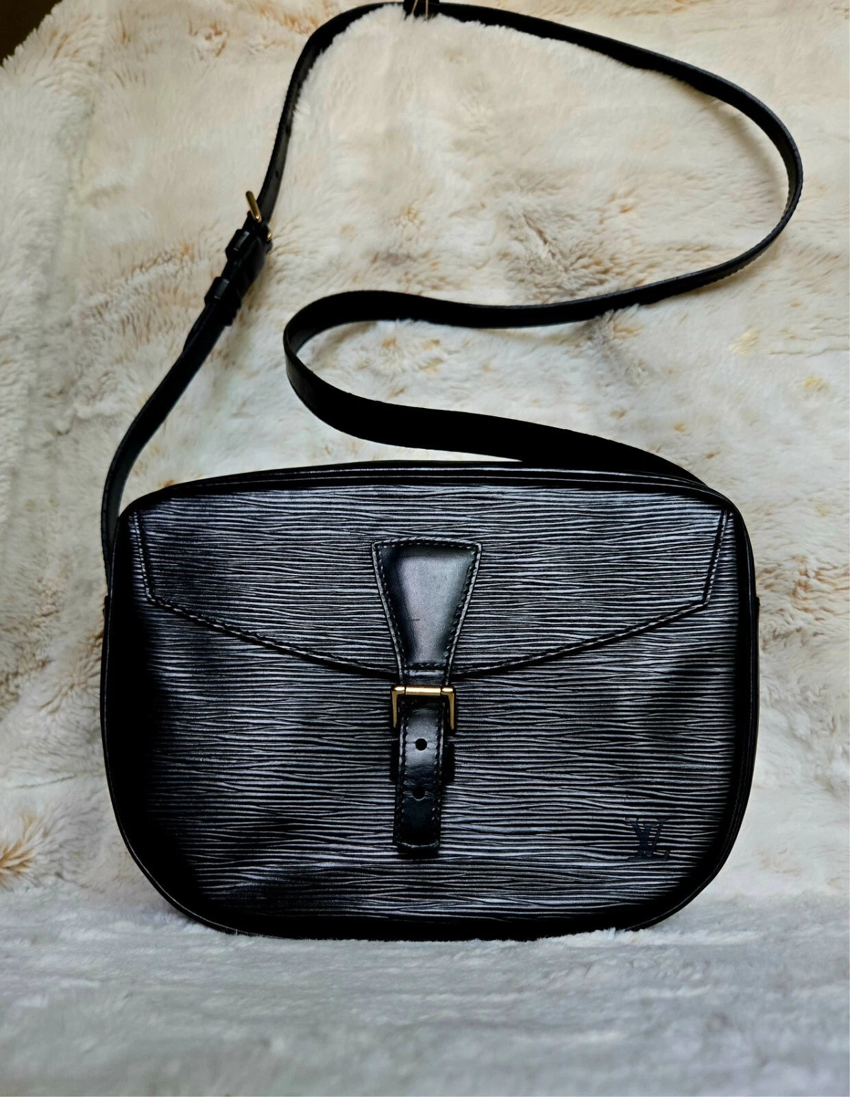 LOUIS VUITTON EPI JEUNE FILLE SHOULDER BAG POCHETTE LEATHER BLACK GOLD HARDWARE