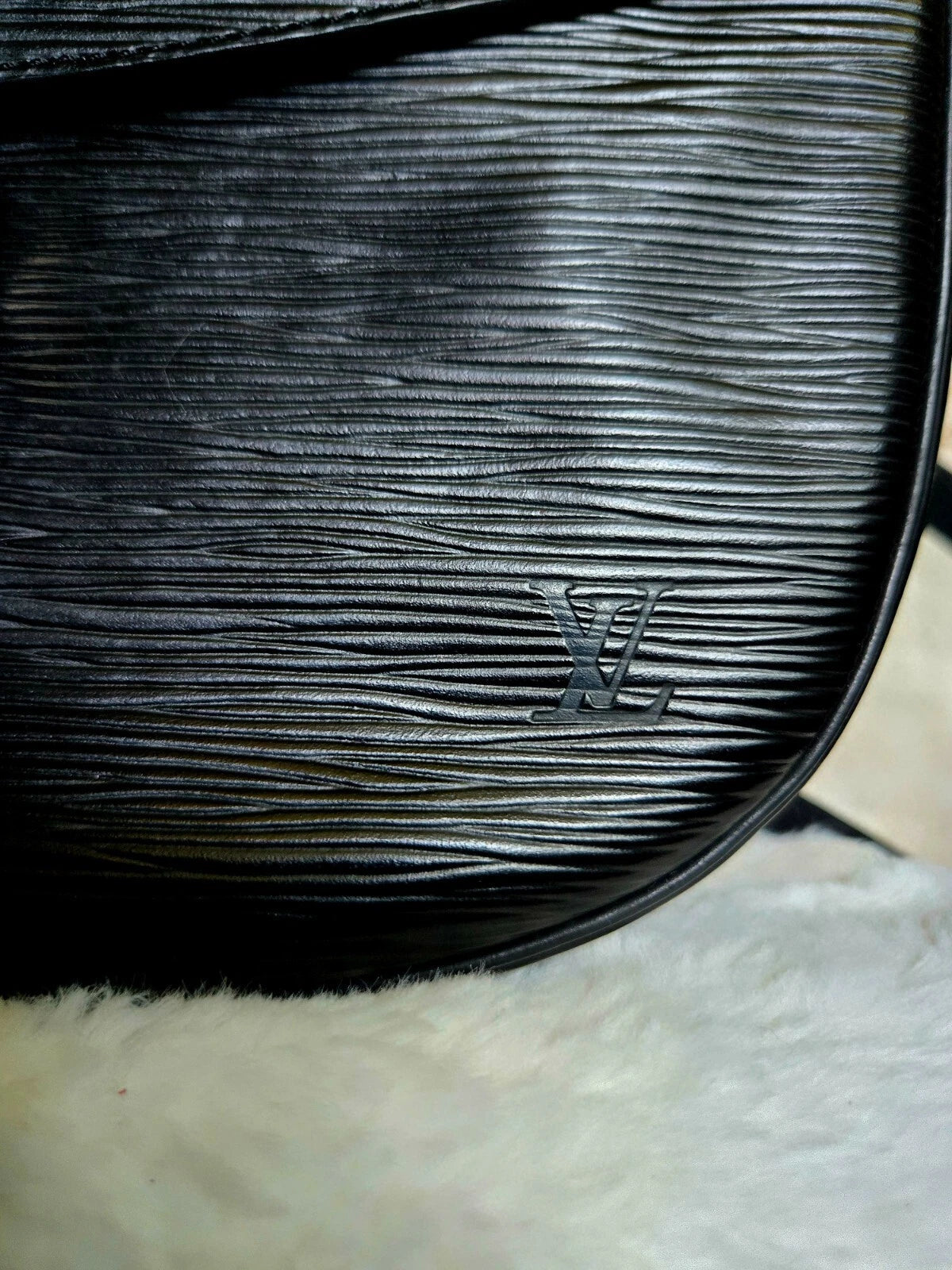 LOUIS VUITTON EPI JEUNE FILLE SHOULDER BAG POCHETTE LEATHER BLACK GOLD HARDWARE