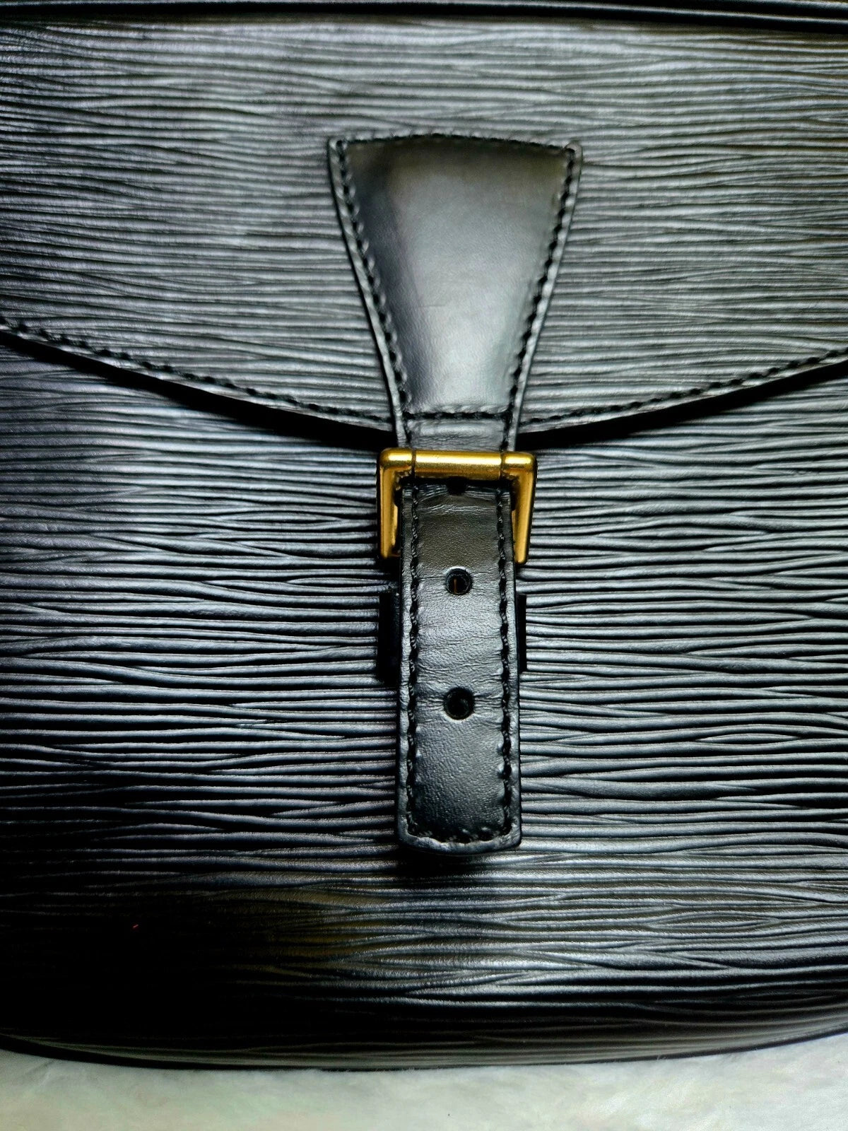 LOUIS VUITTON EPI JEUNE FILLE SHOULDER BAG POCHETTE LEATHER BLACK GOLD HARDWARE