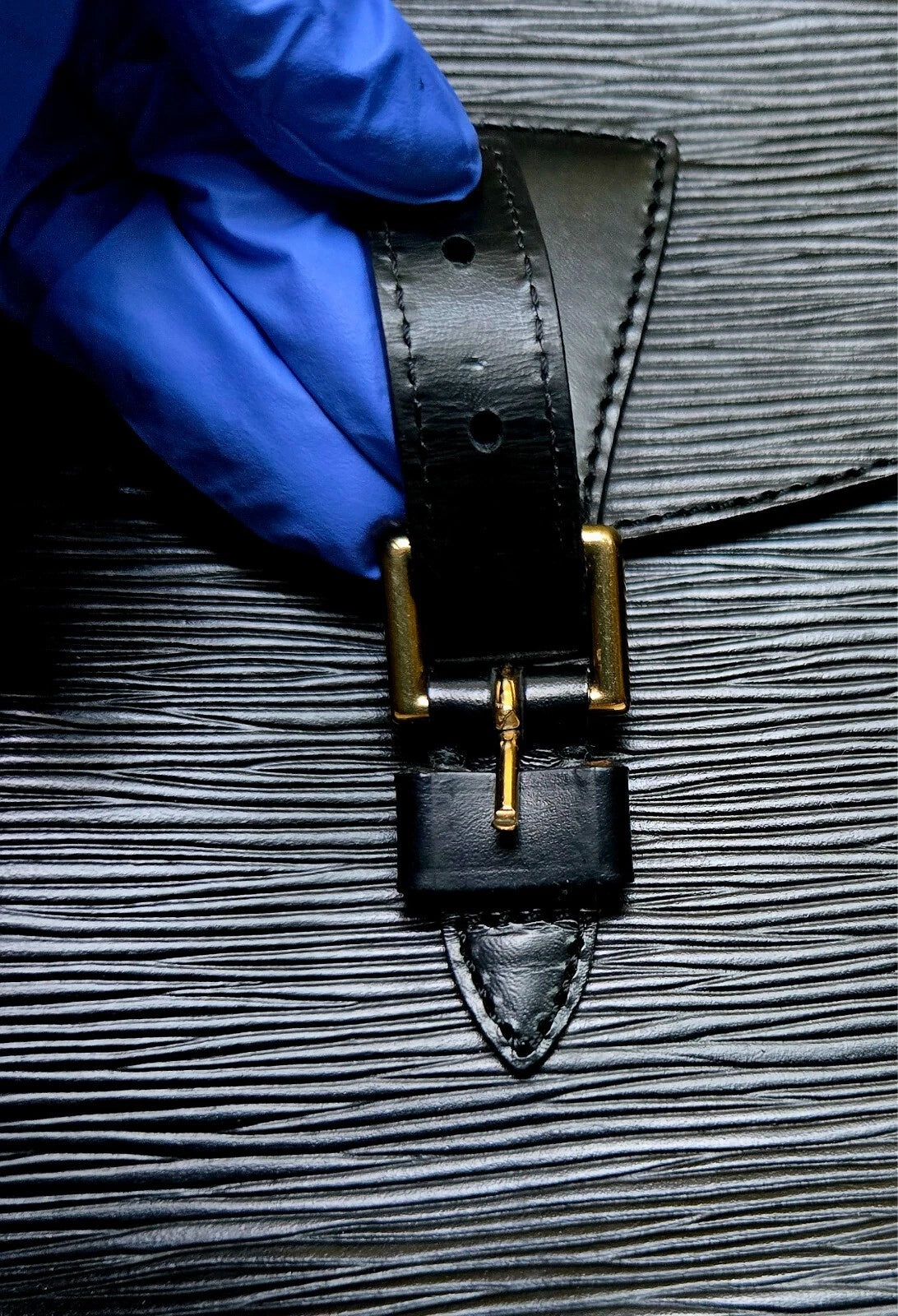 LOUIS VUITTON EPI JEUNE FILLE SHOULDER BAG POCHETTE LEATHER BLACK GOLD HARDWARE